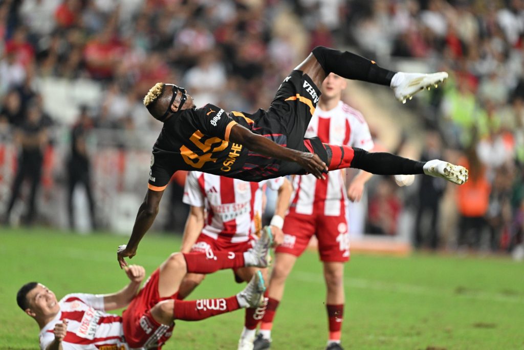 Osimhen’s bicycle kick in Galatasaray jersey for Victor Osimhen biography.