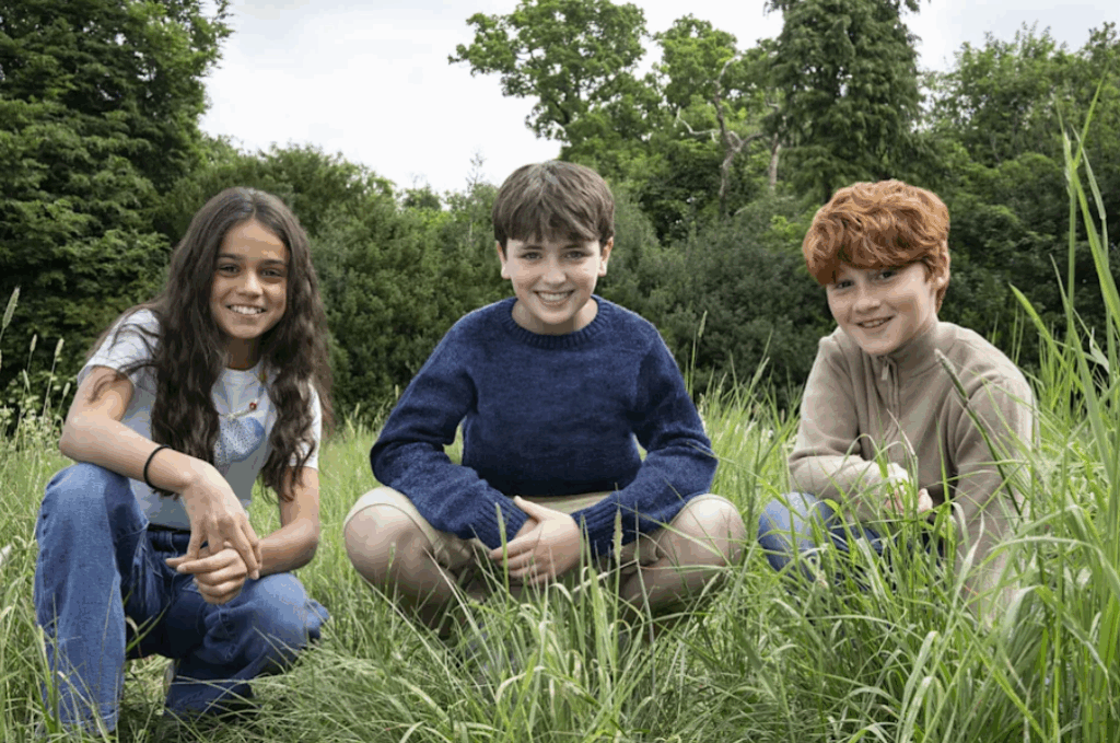 new Harry Potter cast in common room for HBO Harry Potter series.

